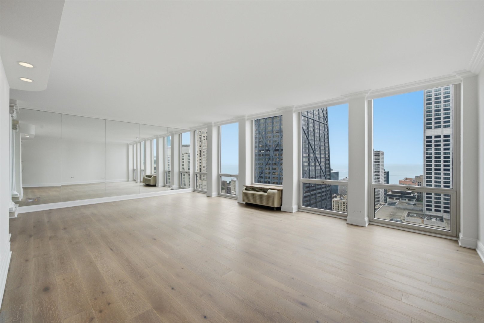 111 E Chestnut Street Unit: 38F
