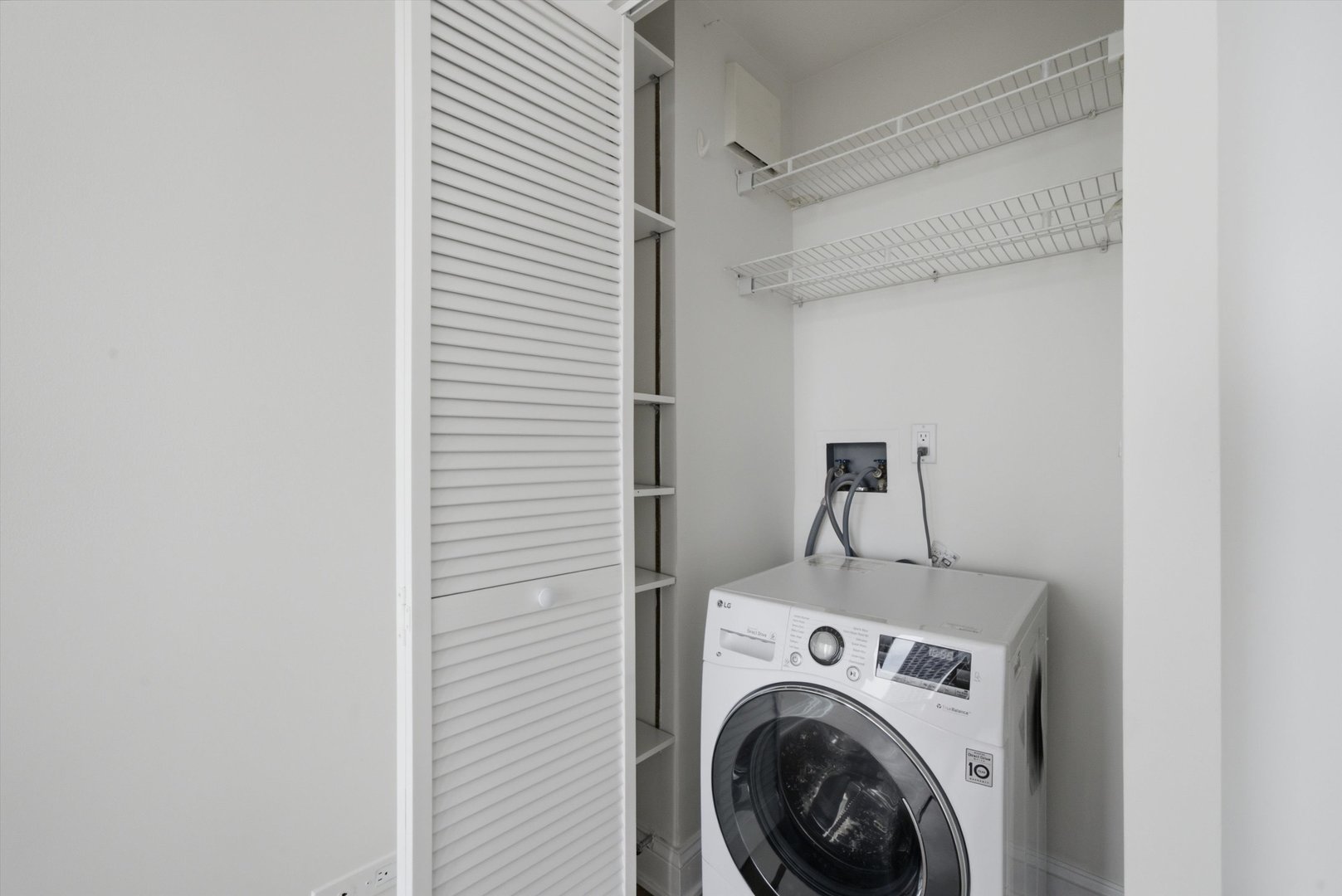 111 E Chestnut Street Unit: 38F