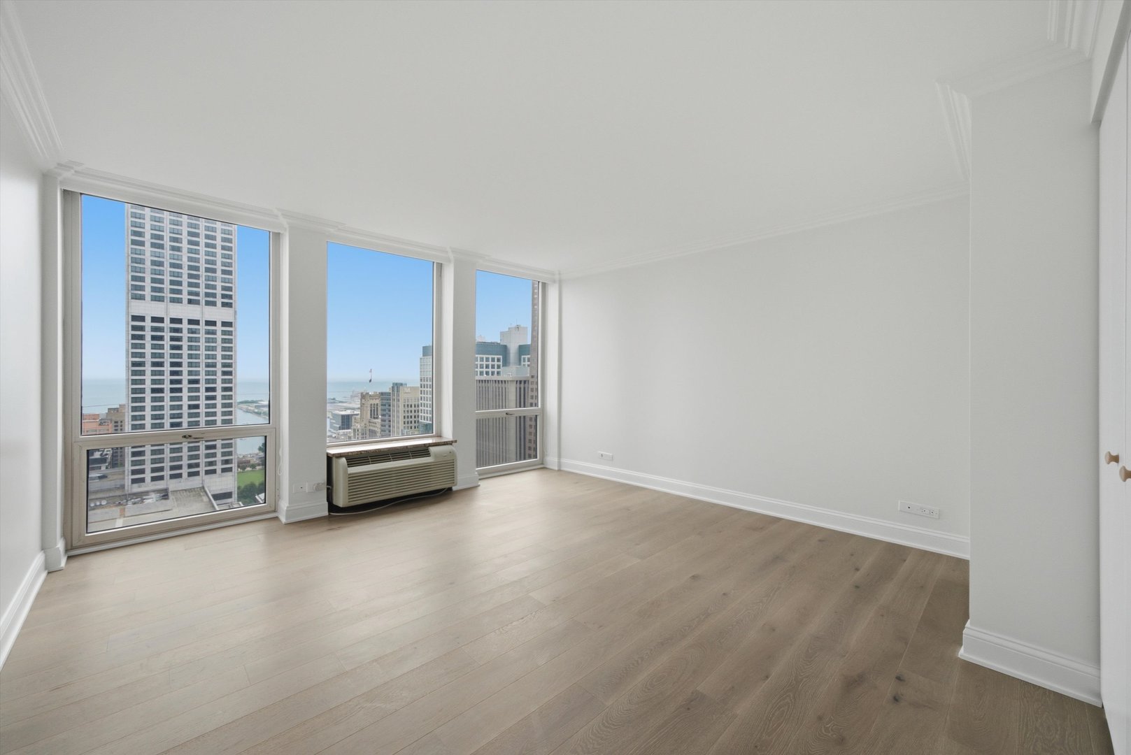 111 E Chestnut Street Unit: 38F
