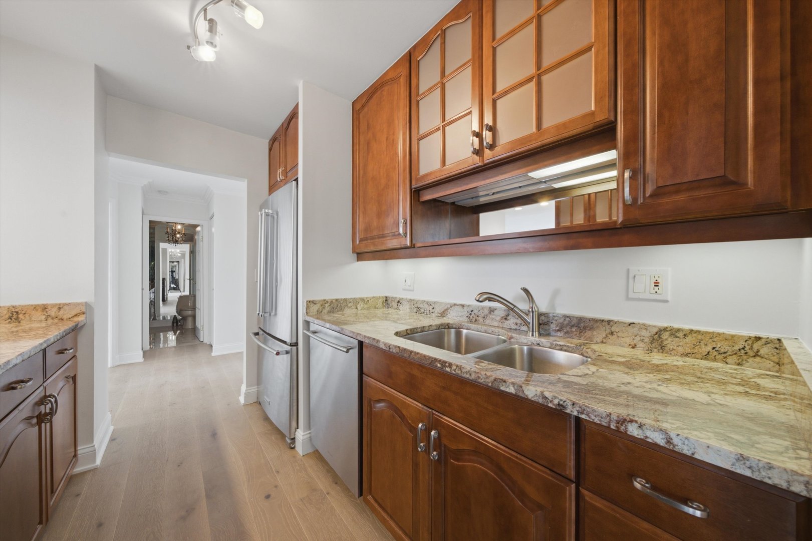 111 E Chestnut Street Unit: 38F