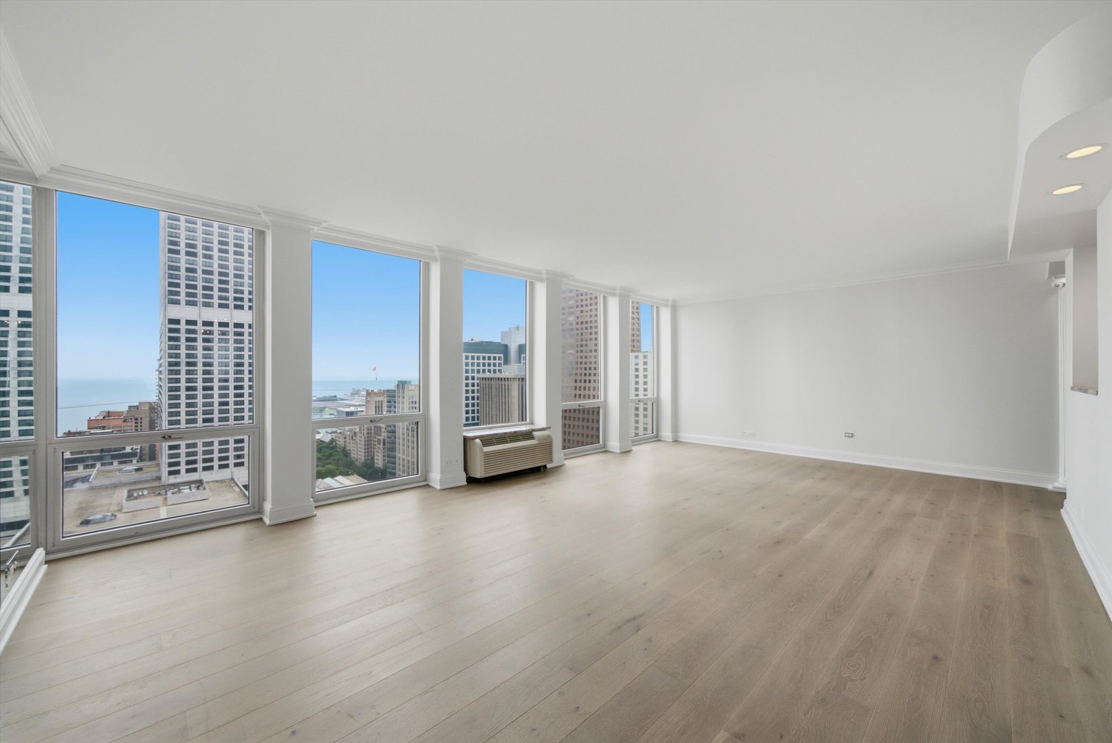 111 E Chestnut Street Unit: 38F