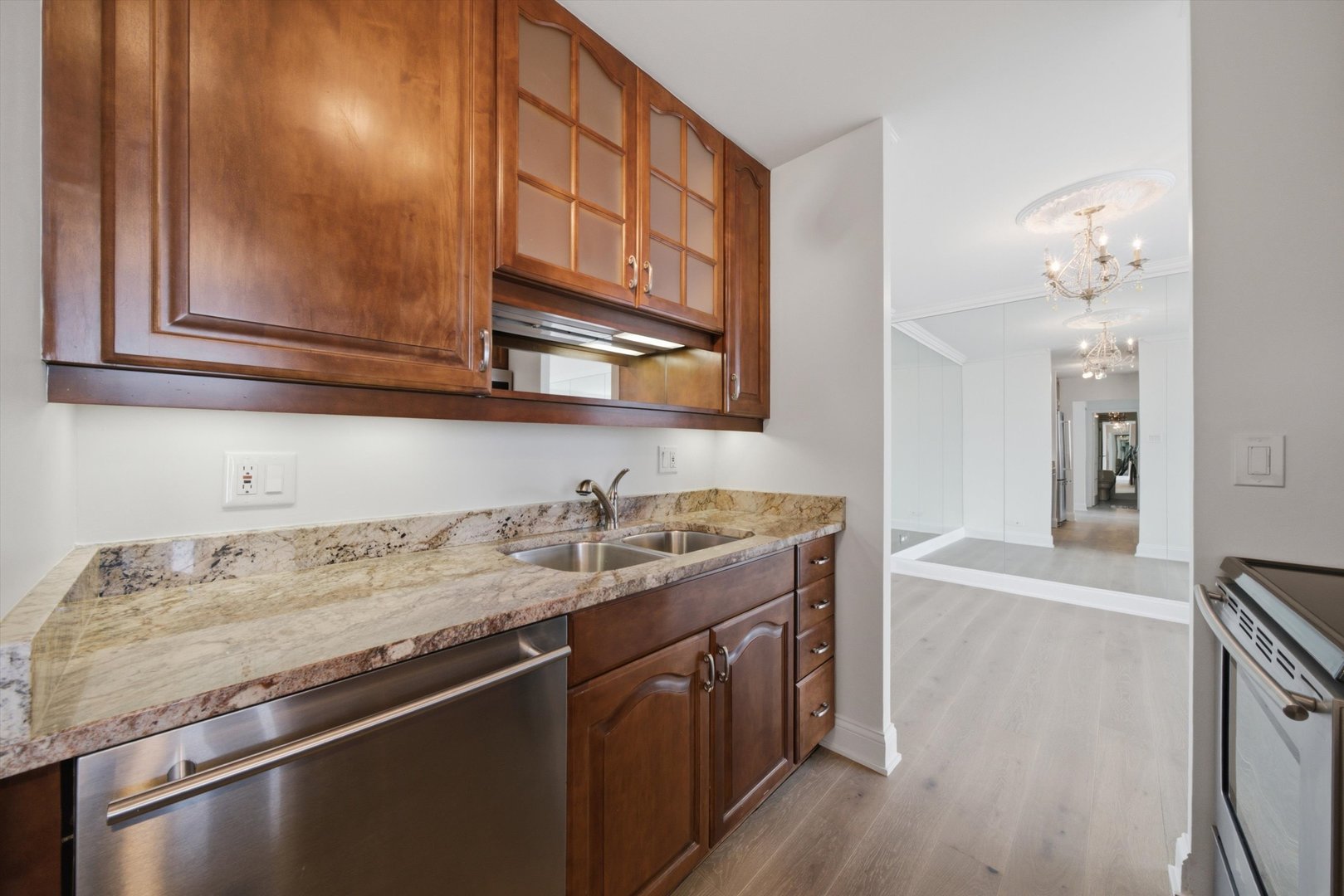 111 E Chestnut Street Unit: 38F