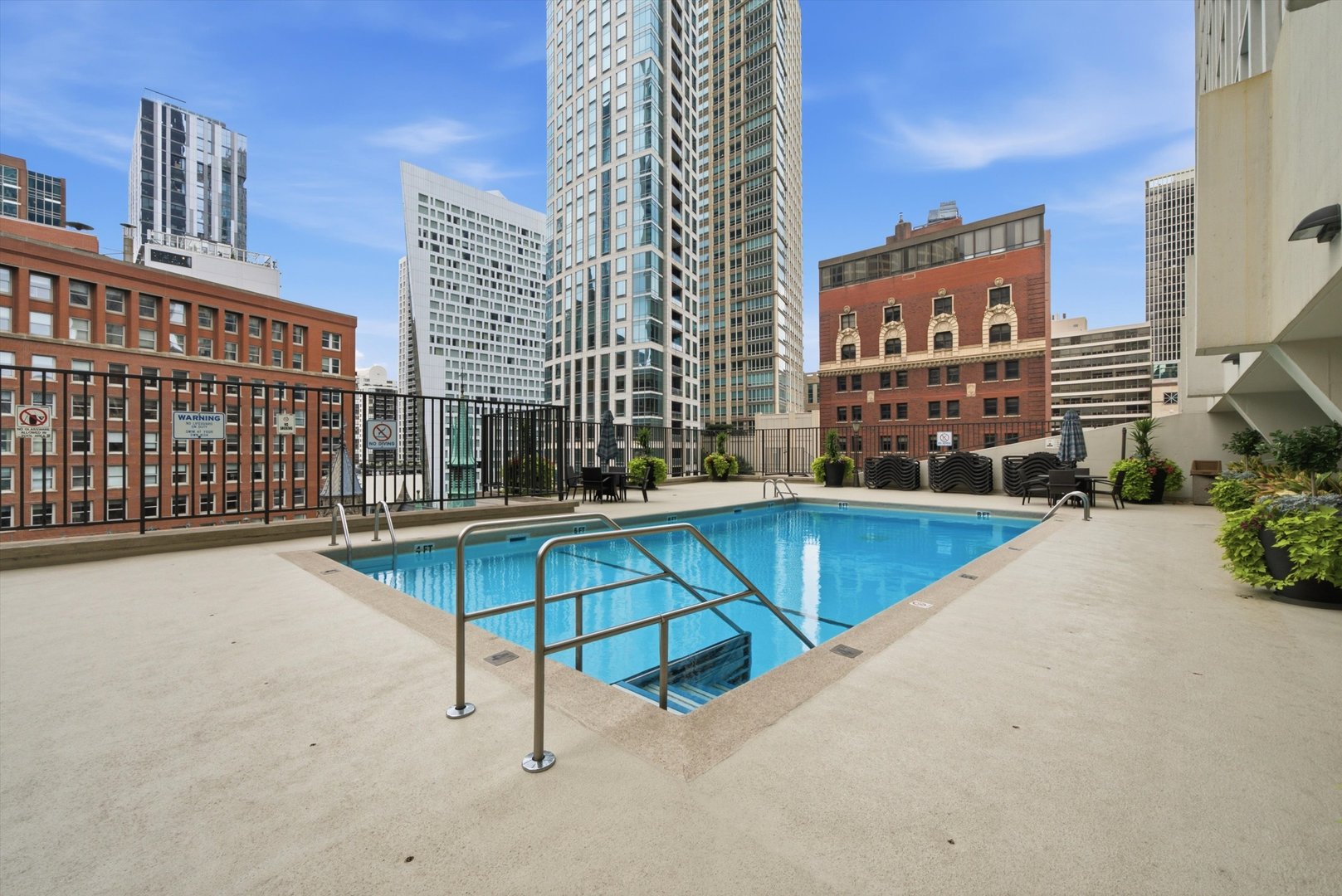 111 E Chestnut Street Unit: 38F