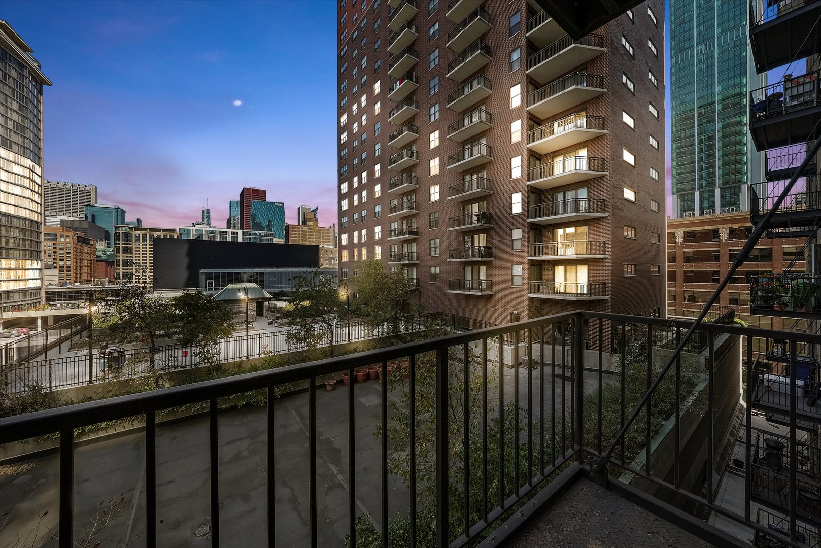 40 E 9TH Street Unit: 710