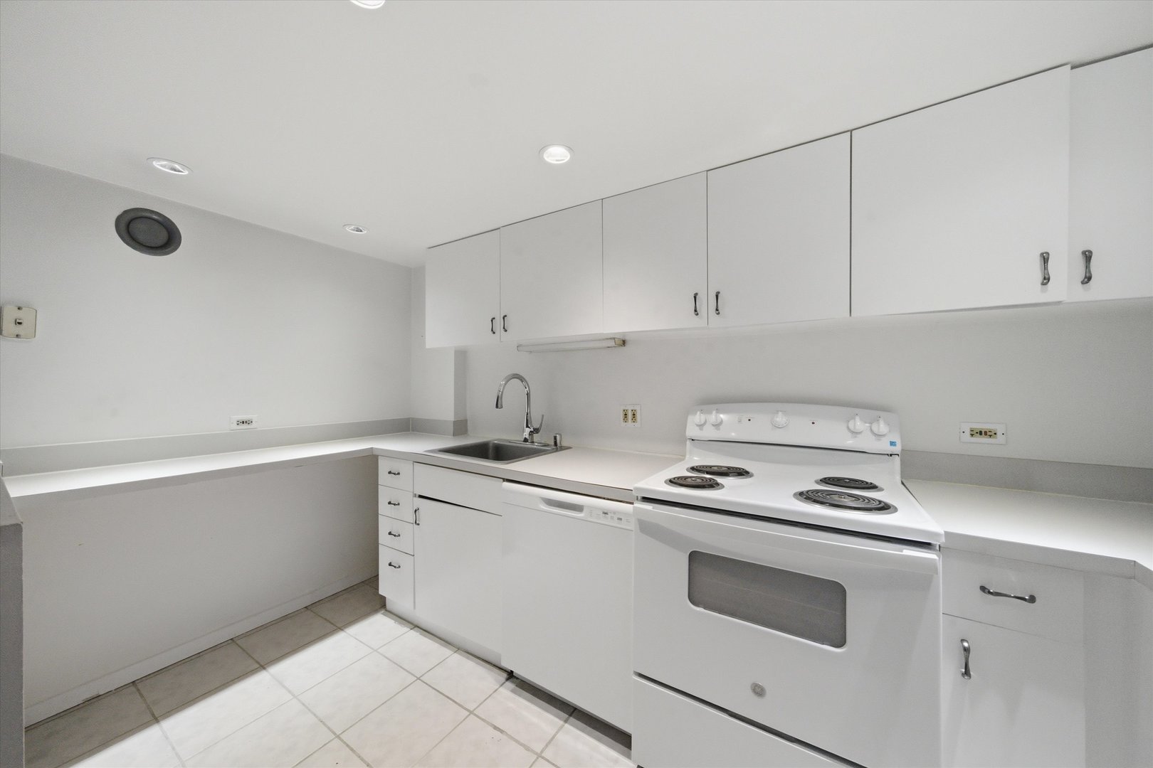 40 E 9TH Street Unit: 710