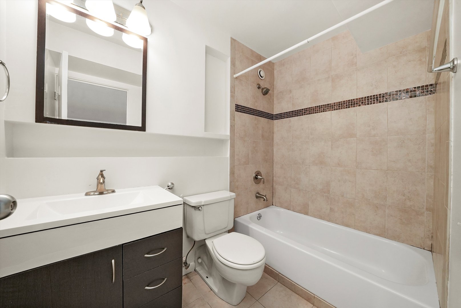 40 E 9TH Street Unit: 710