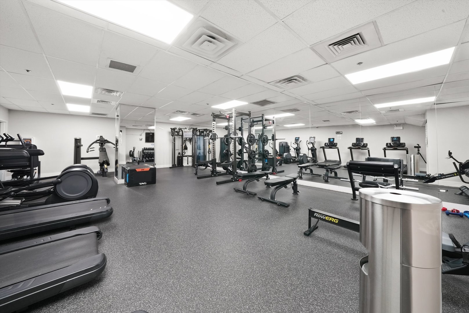 40 E 9TH Street Unit: 710