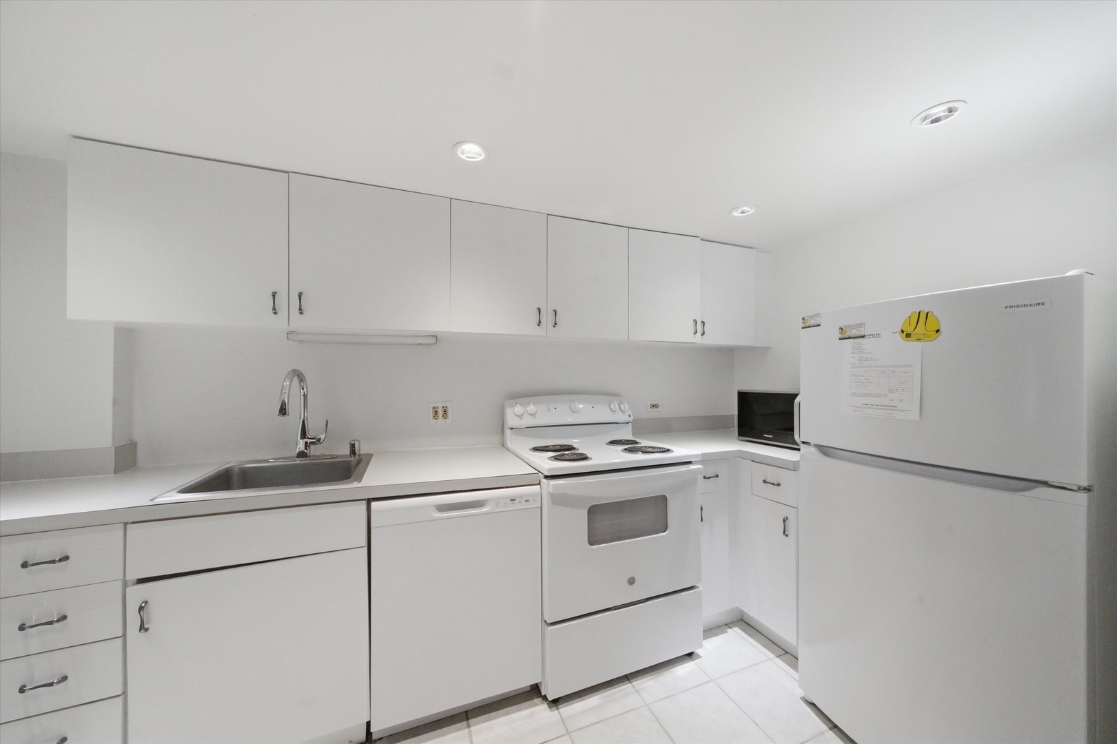 40 E 9TH Street Unit: 710