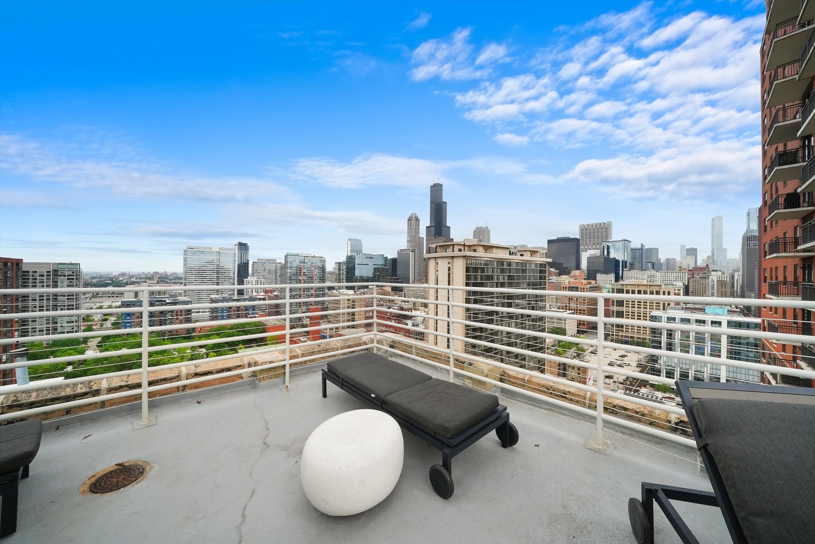 40 E 9TH Street Unit: 710