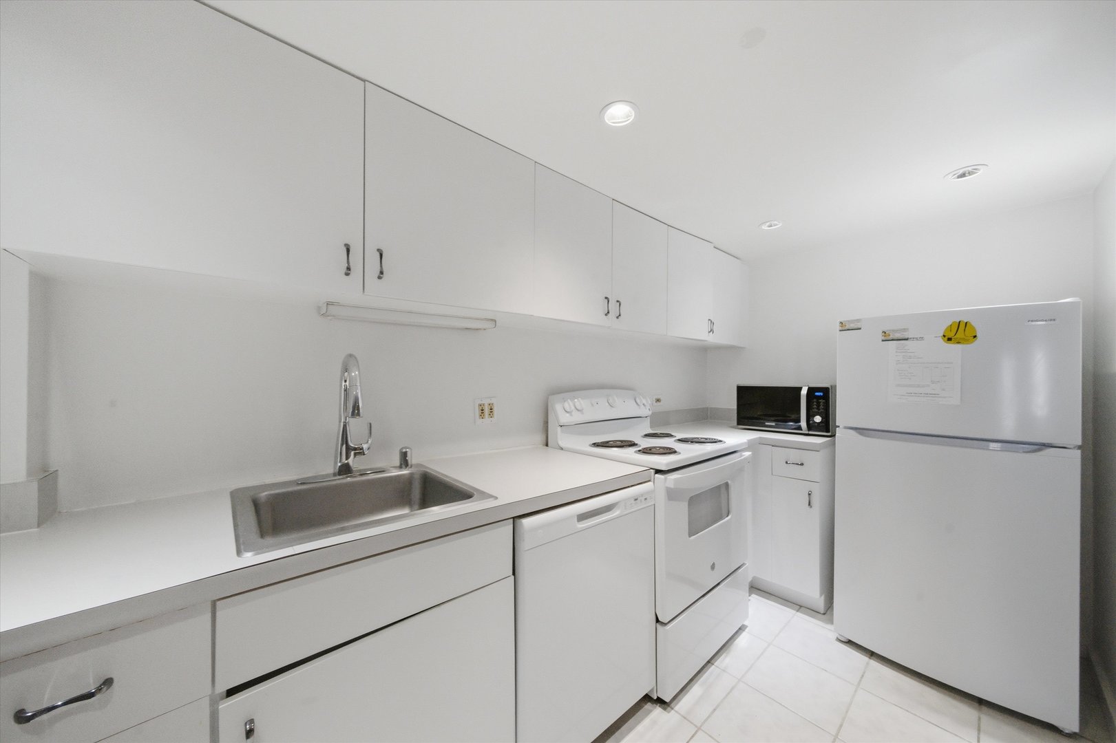 40 E 9TH Street Unit: 710