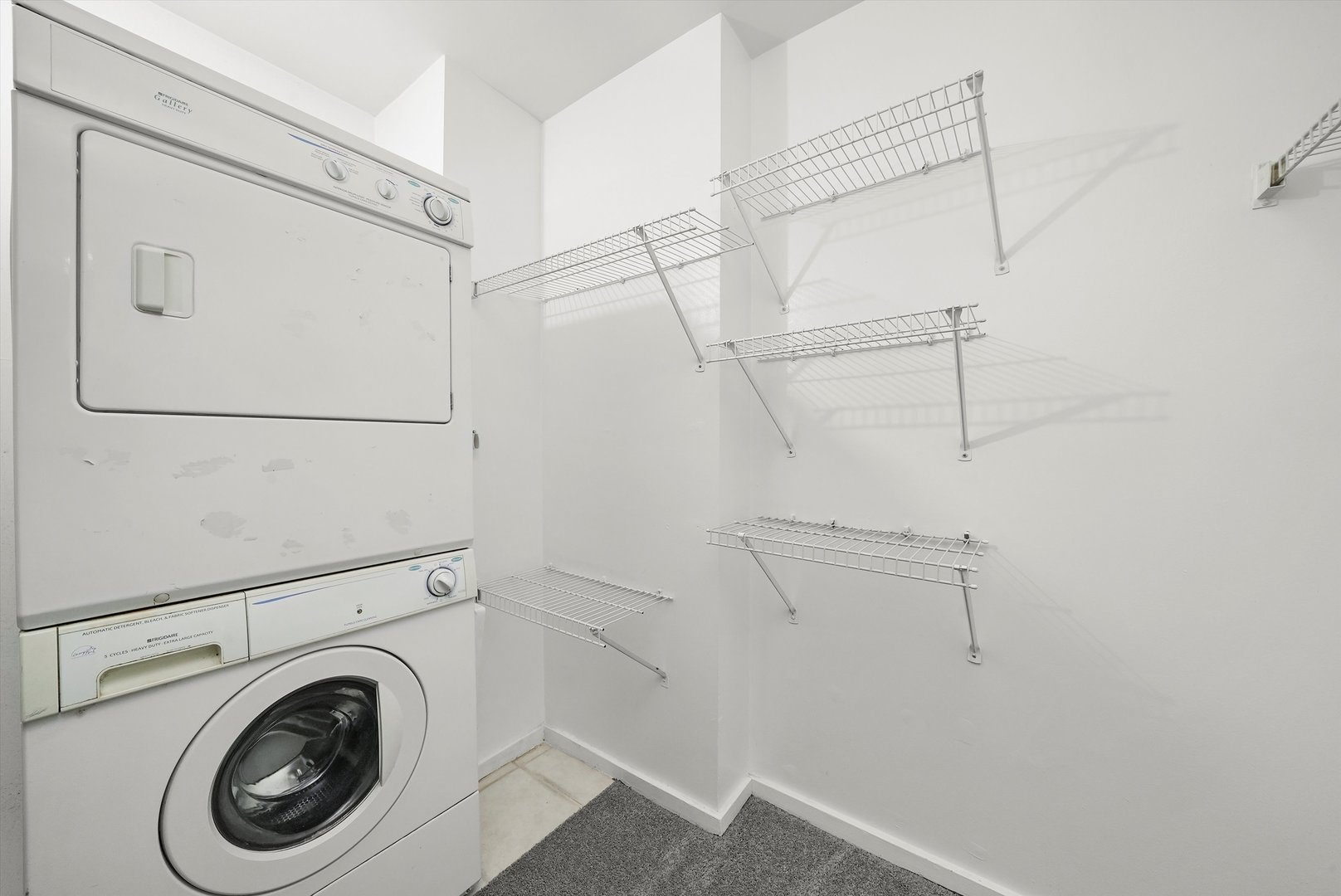 40 E 9TH Street Unit: 710