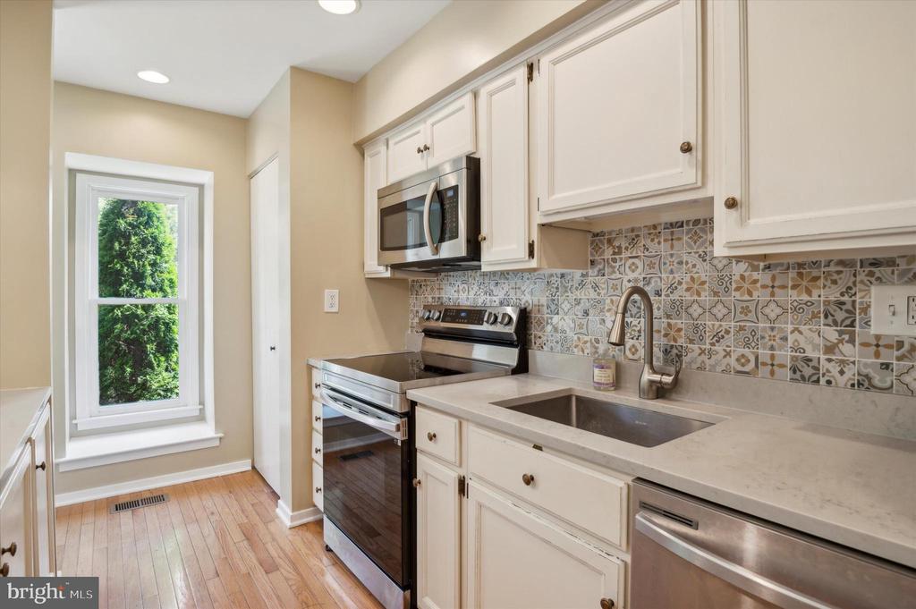 5102 SHANNON COURT