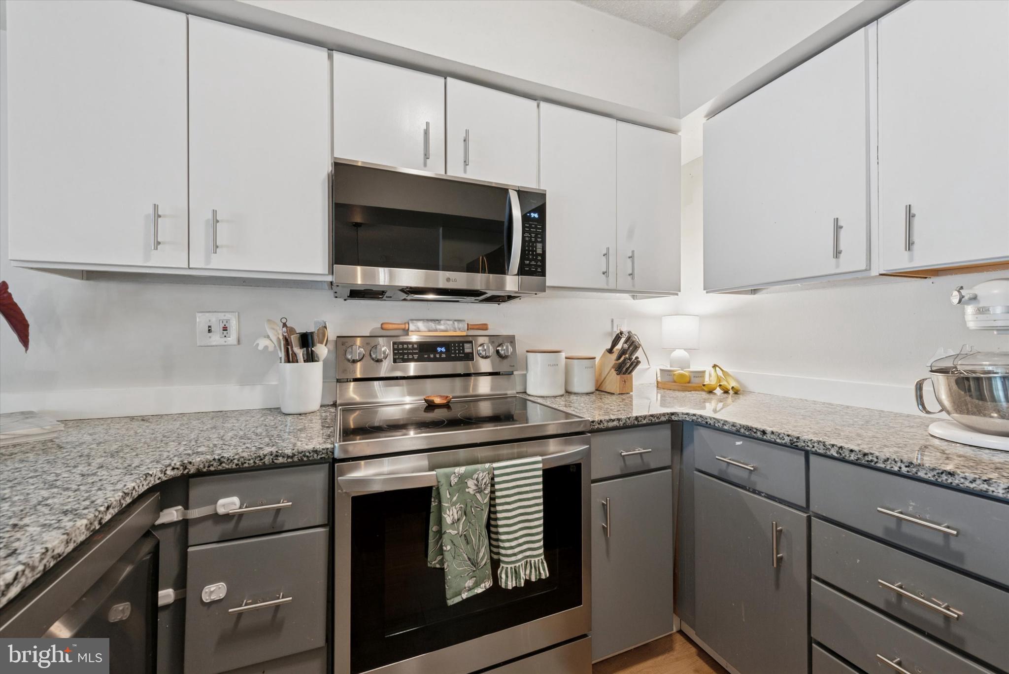 711 WASHINGTON PLACE 11