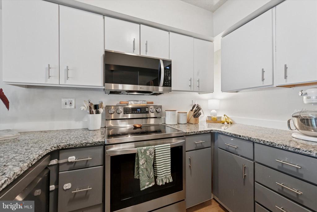 711 WASHINGTON PLACE 11