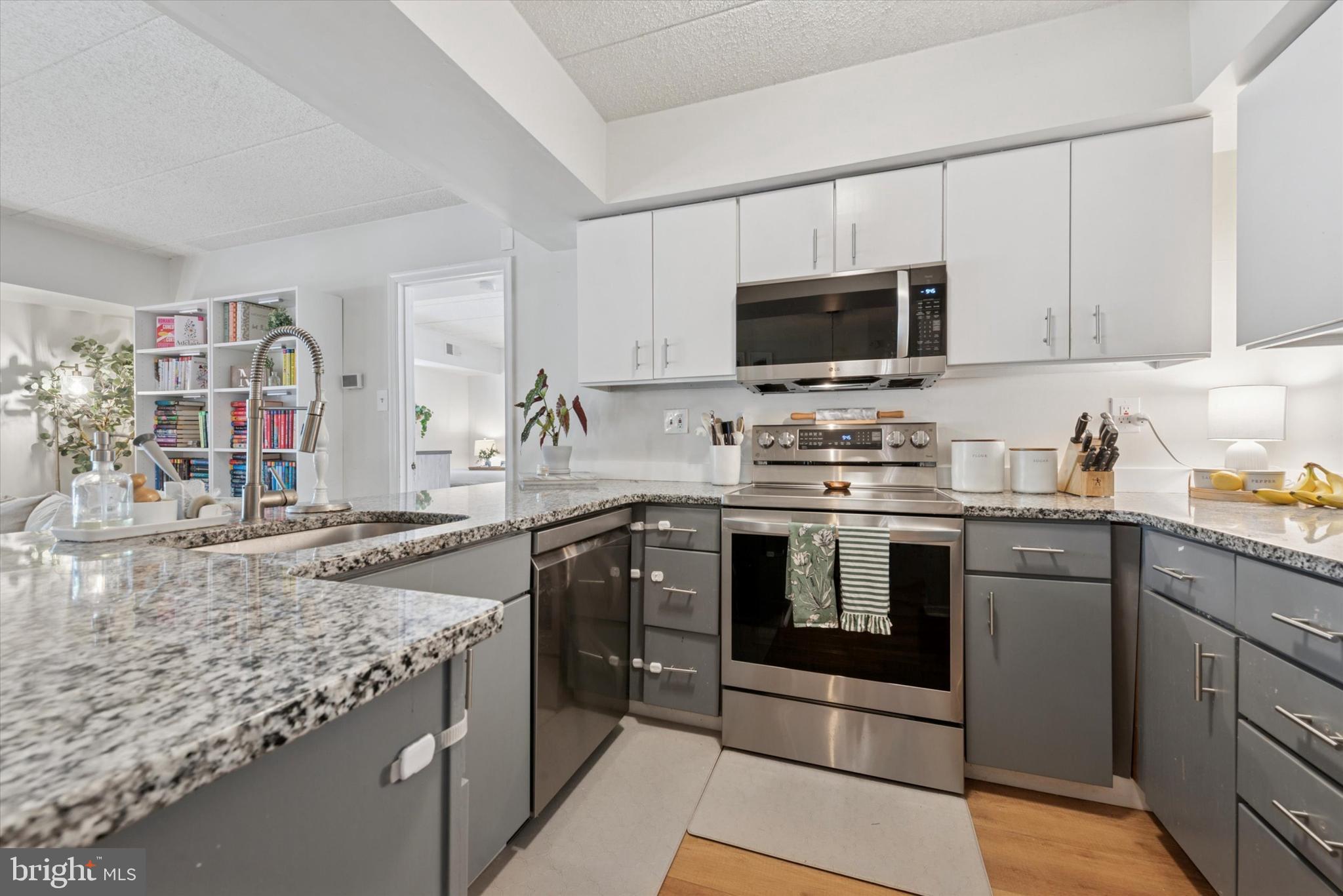 711 WASHINGTON PLACE 11