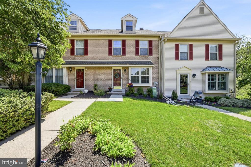 762 SHROPSHIRE DRIVE