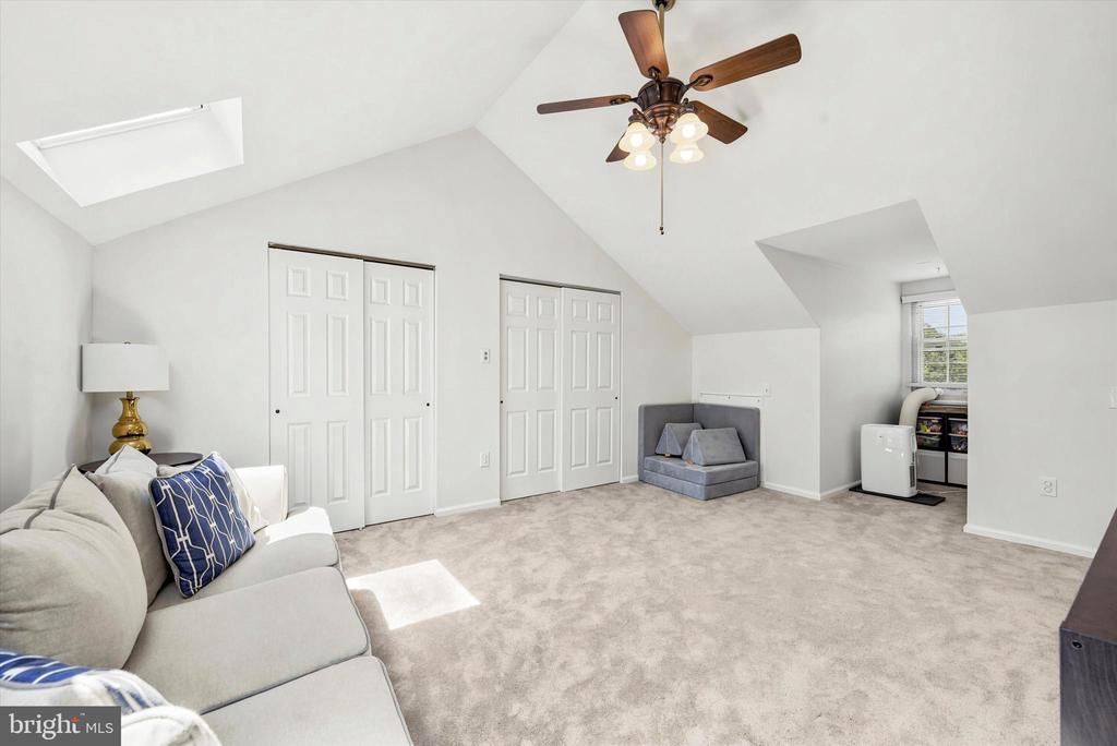 762 SHROPSHIRE DRIVE