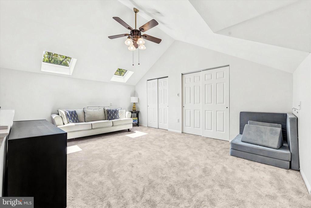762 SHROPSHIRE DRIVE