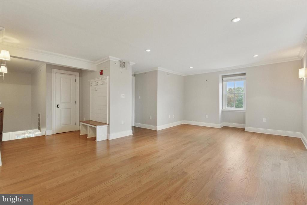 200 W WAYNE AVENUE APT 4