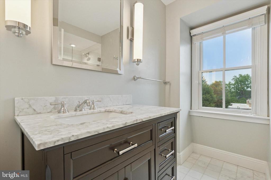 200 W WAYNE AVENUE APT 4