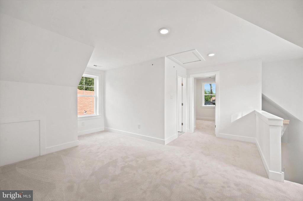 212 CHESTNUT STREET