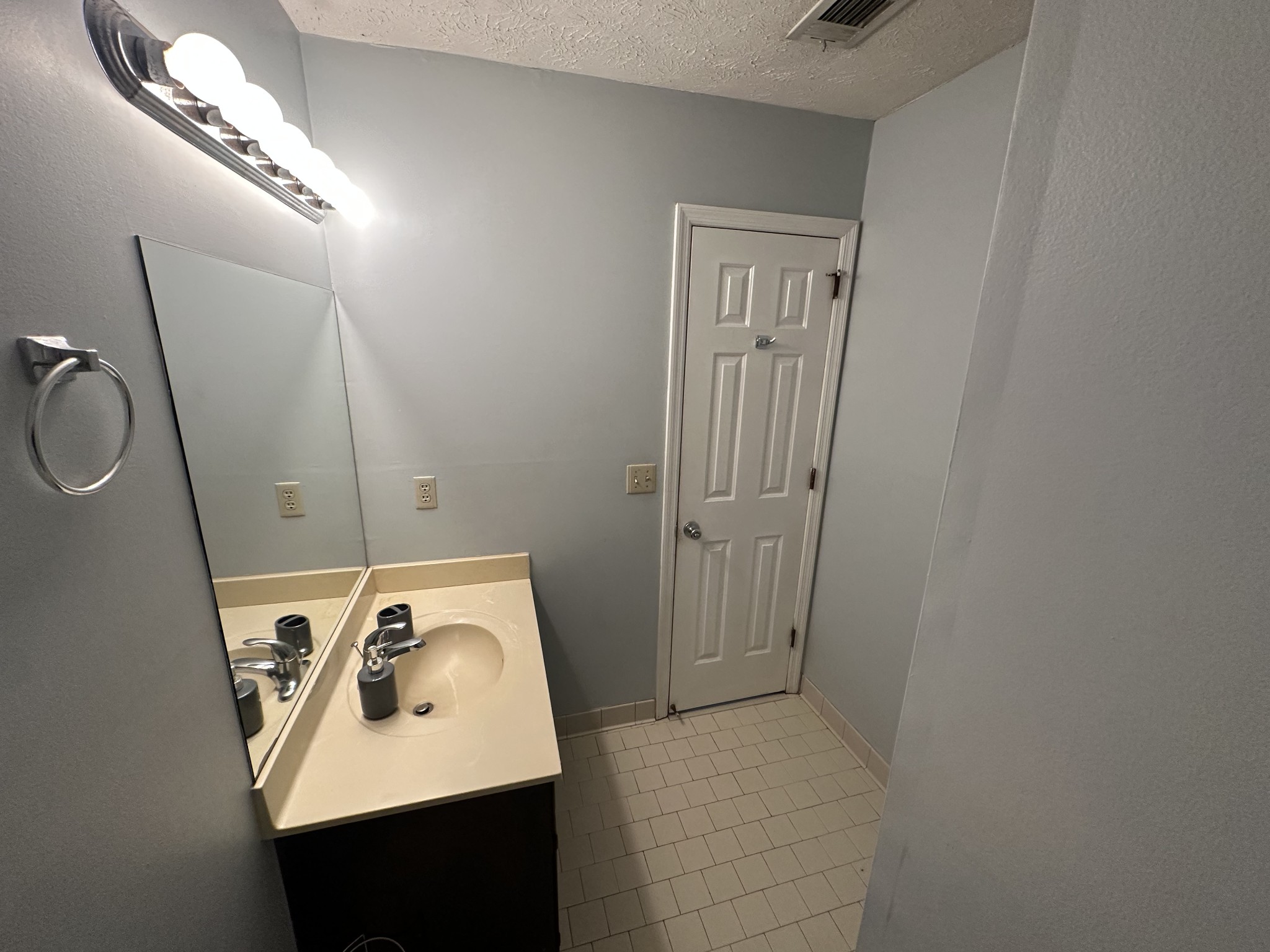 1808 State St Unit: 101