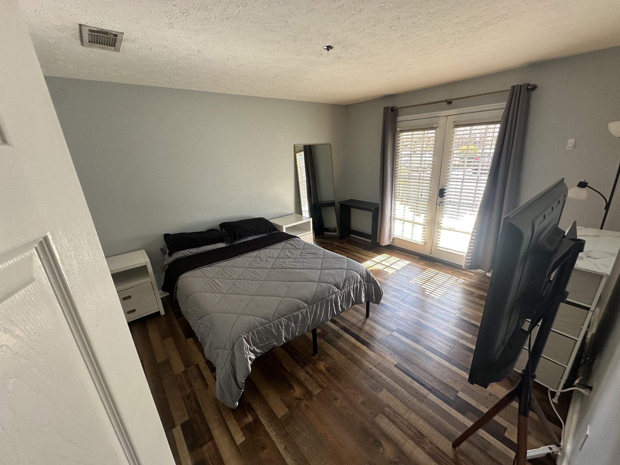 1808 State St Unit: 101