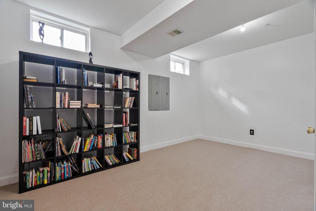 1911 Southwood Ct