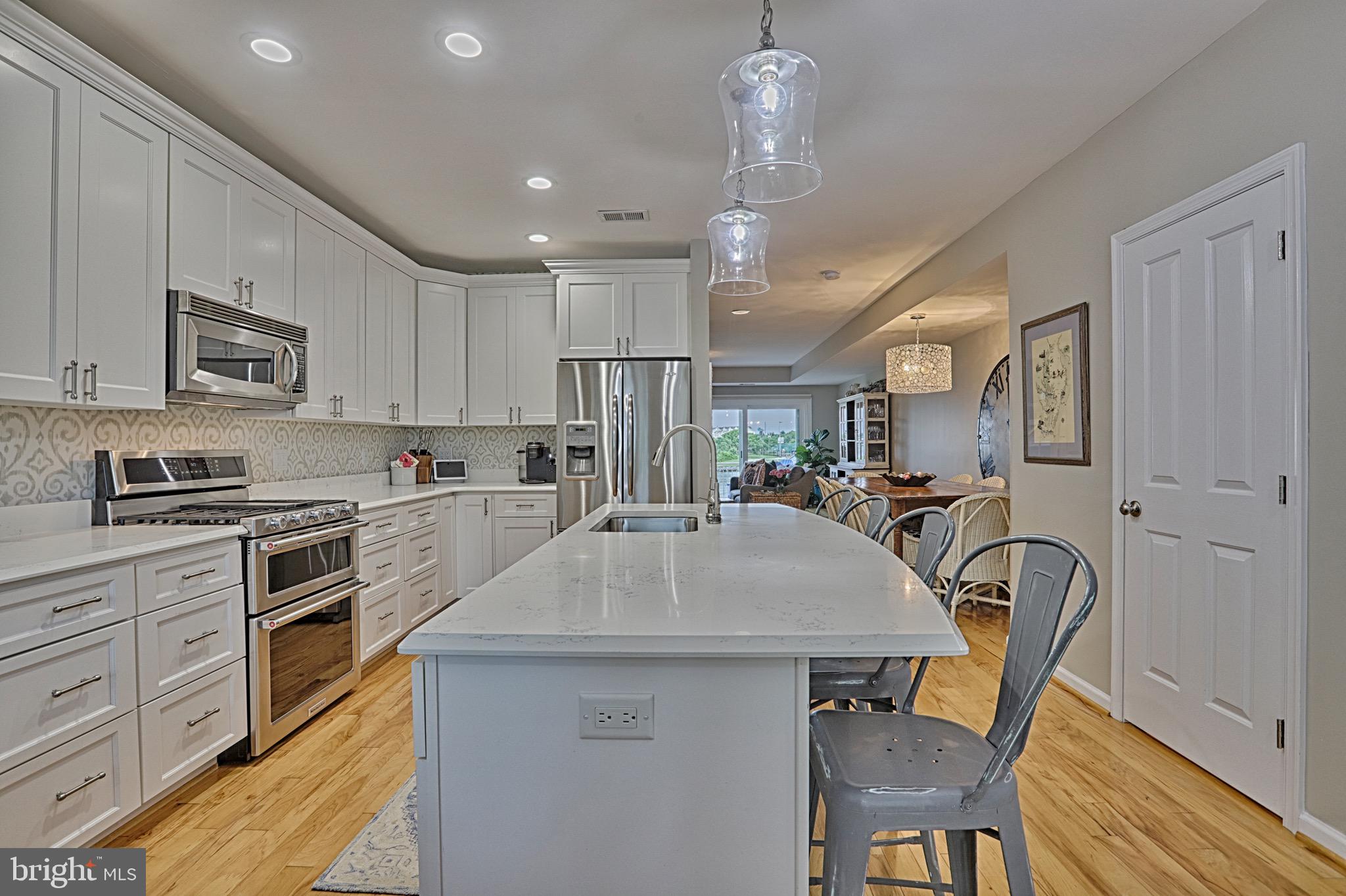 606 Oyster Cove Dr