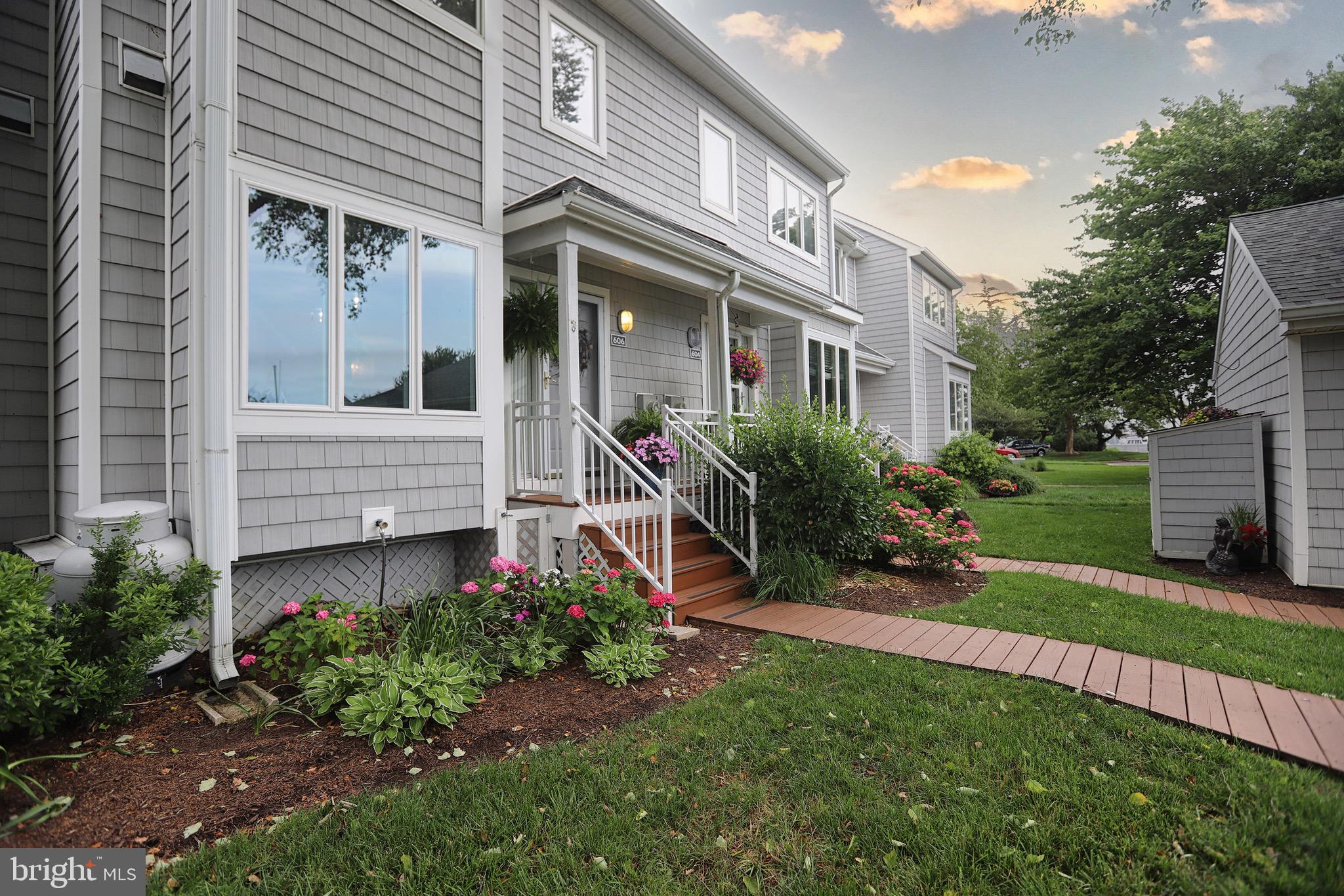 606 Oyster Cove Dr