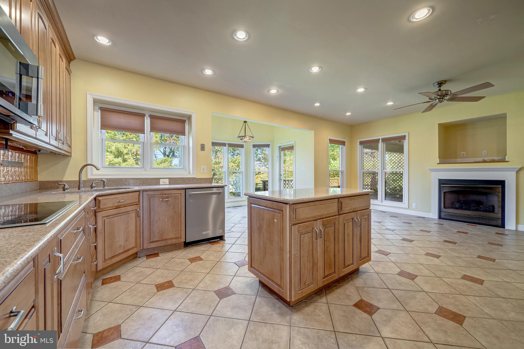 8630 MOUNTAINVIEW