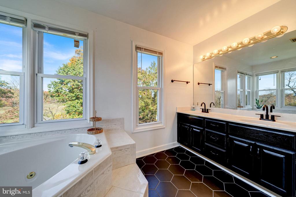 8630 MOUNTAINVIEW