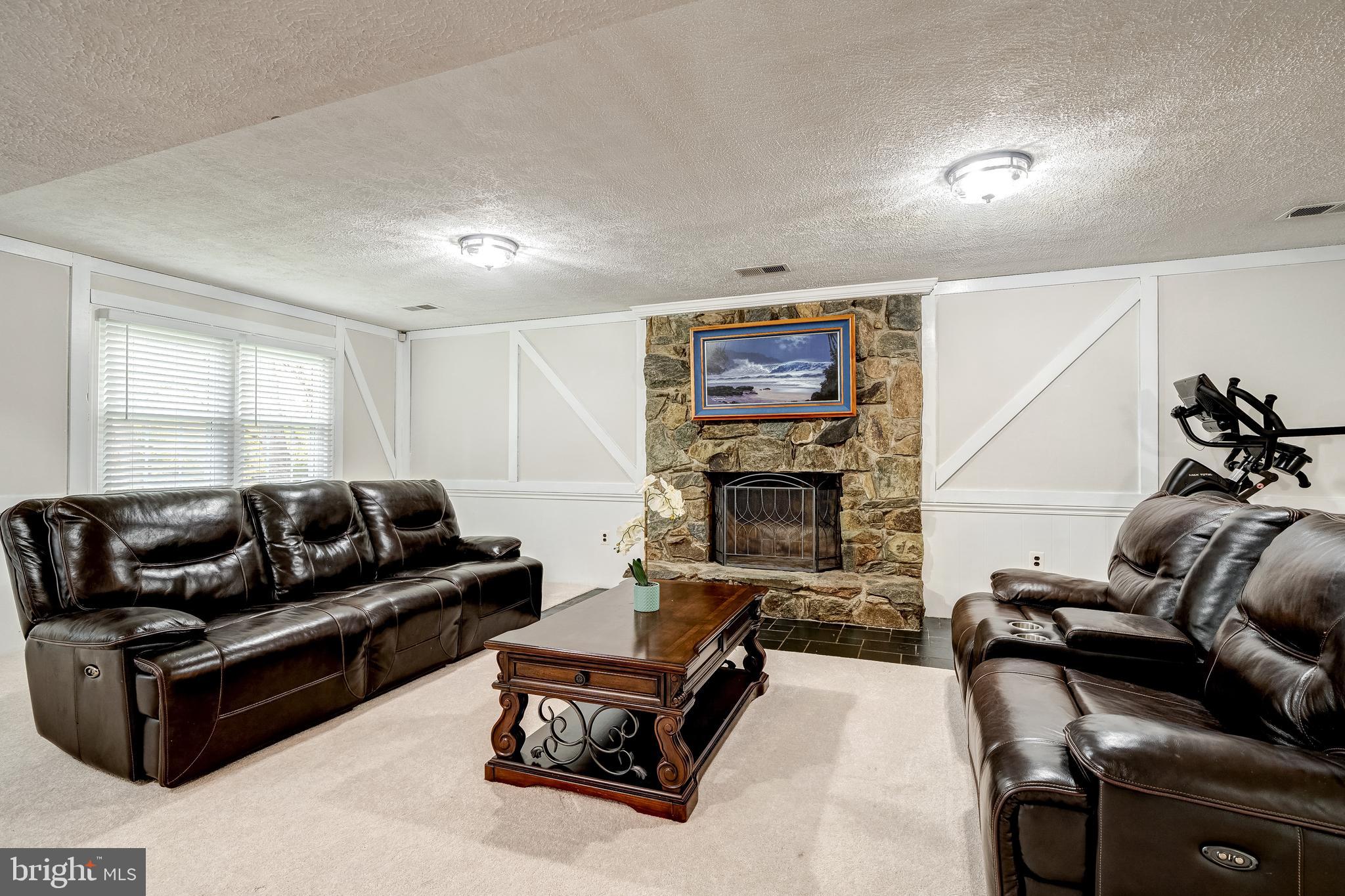 11418 Jordan Ln
