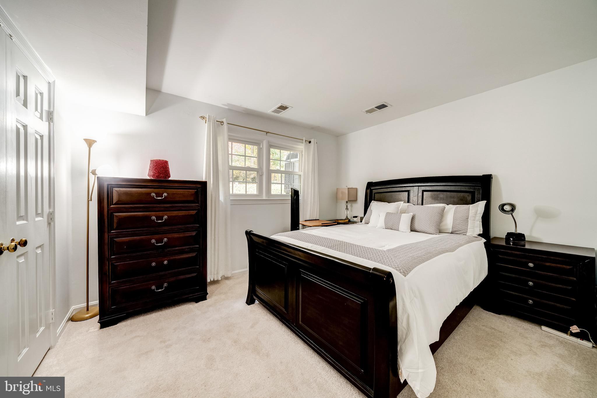 11418 Jordan Ln