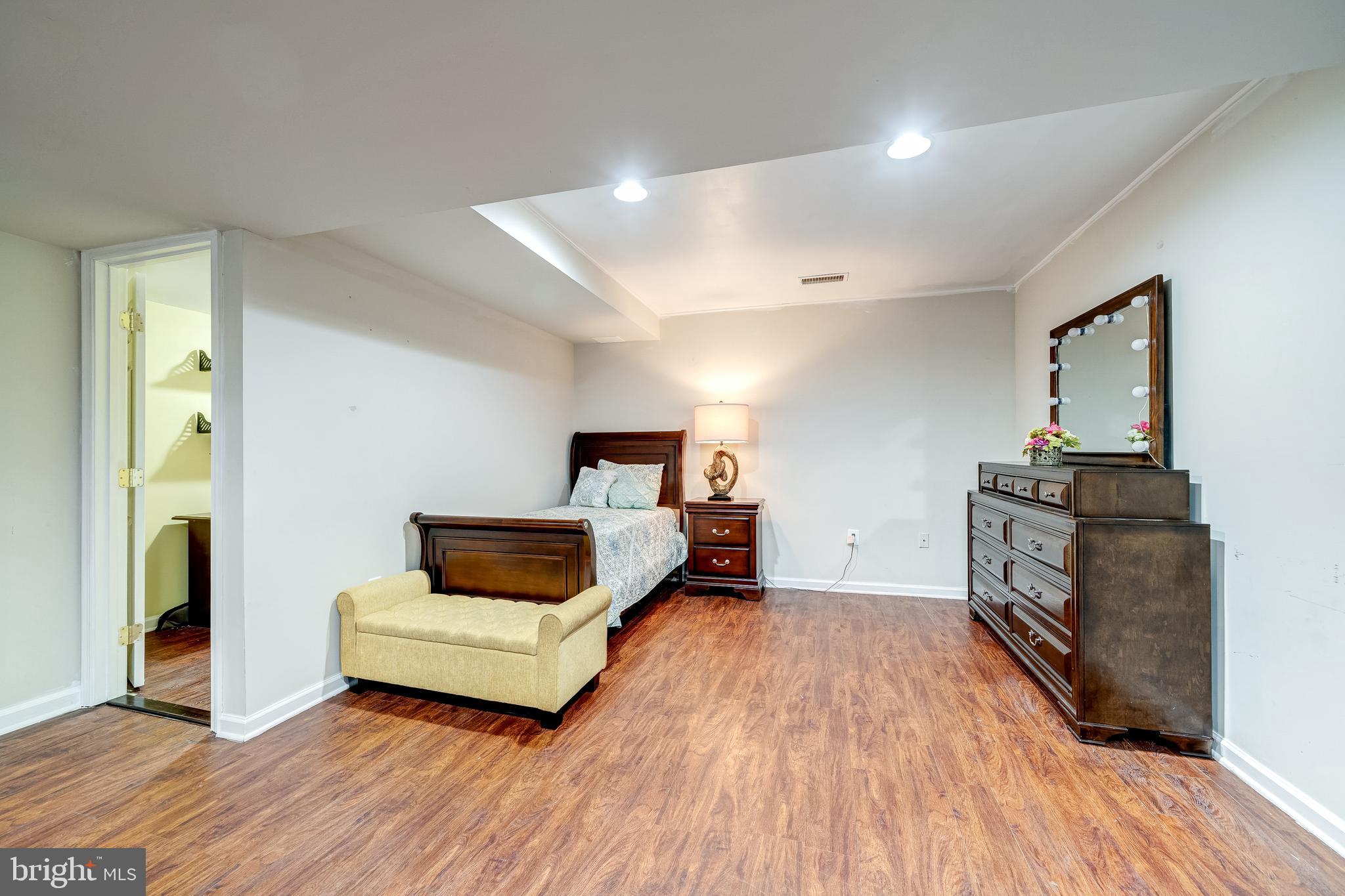 11418 Jordan Ln