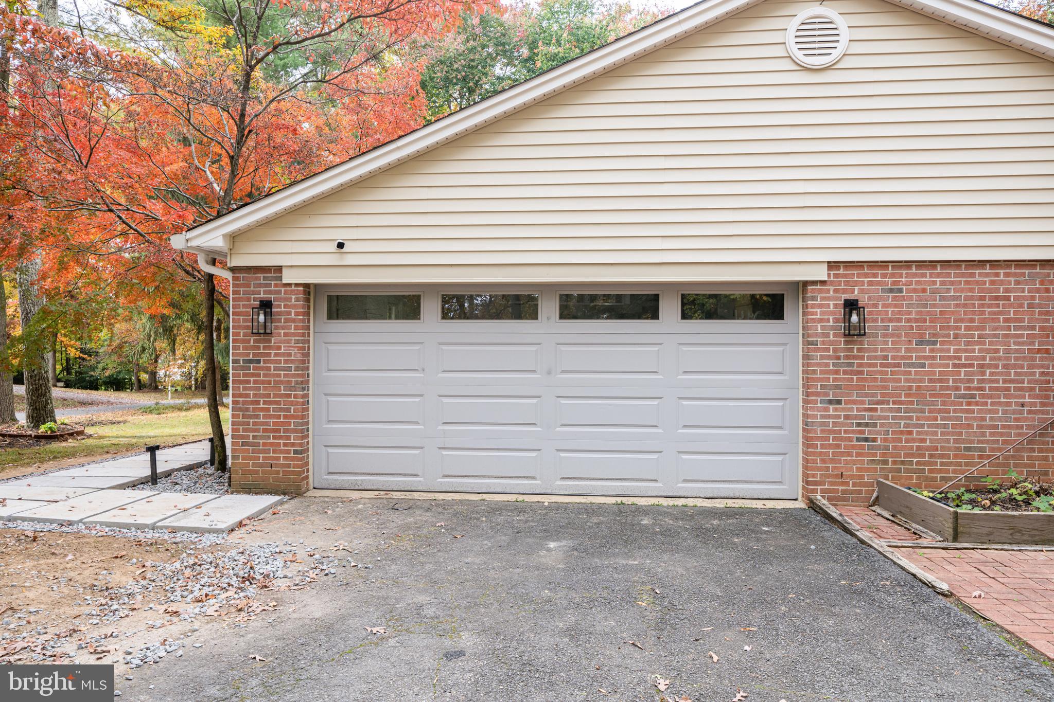 11418 Jordan Ln