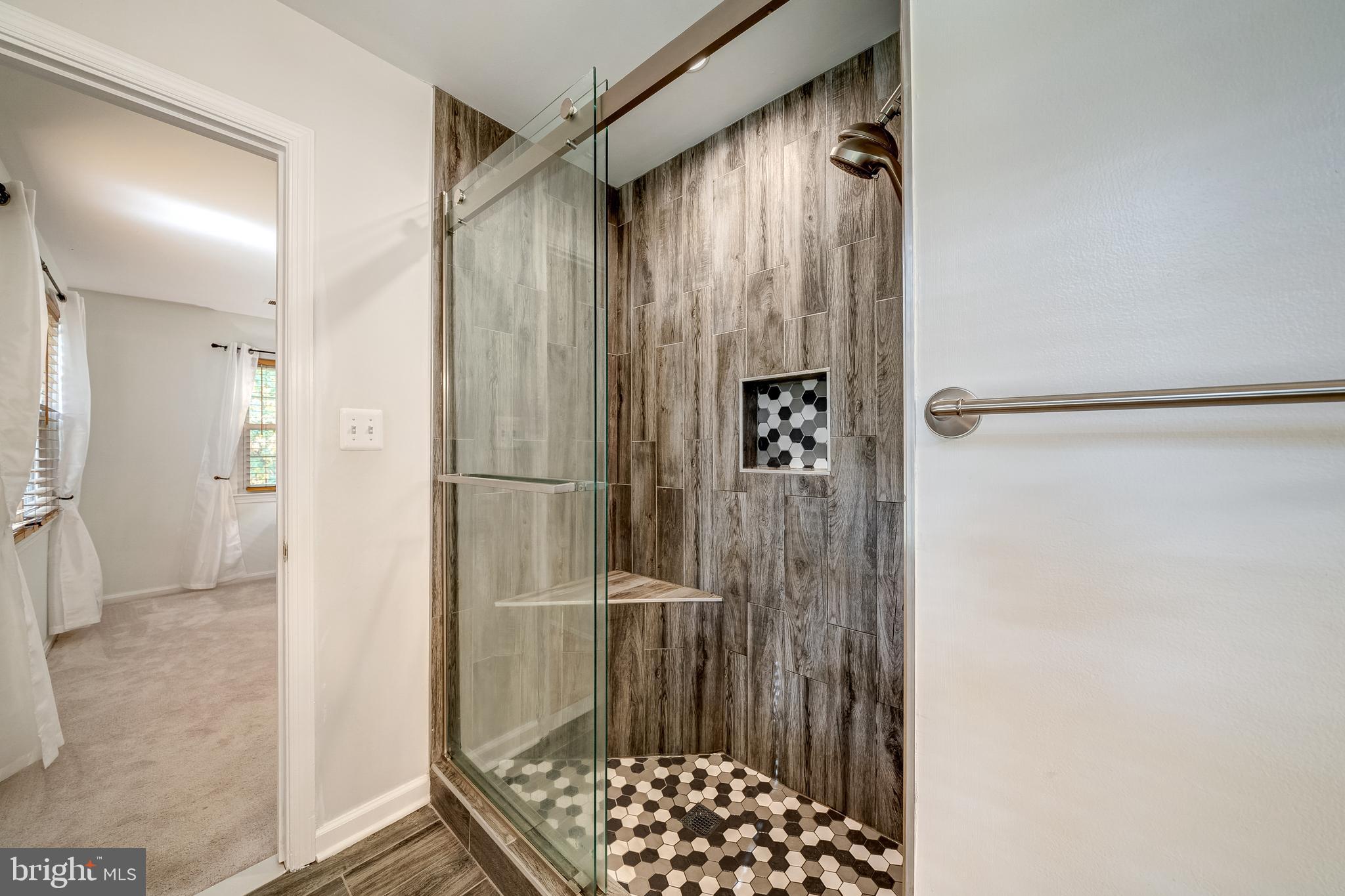 11418 Jordan Ln