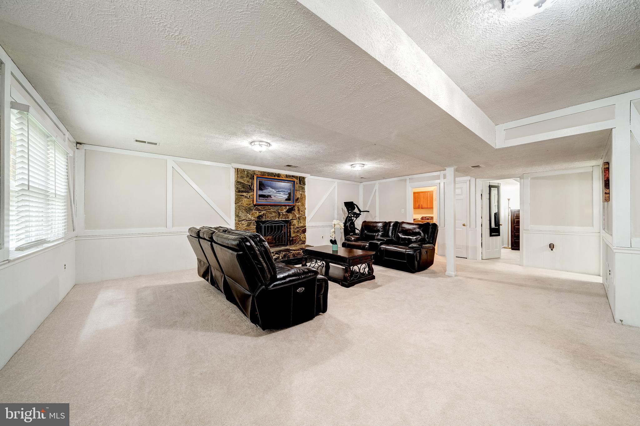11418 Jordan Ln