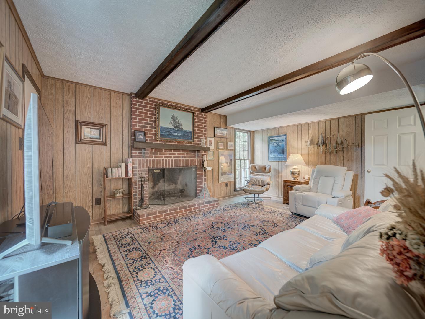 1203 Forestville Dr