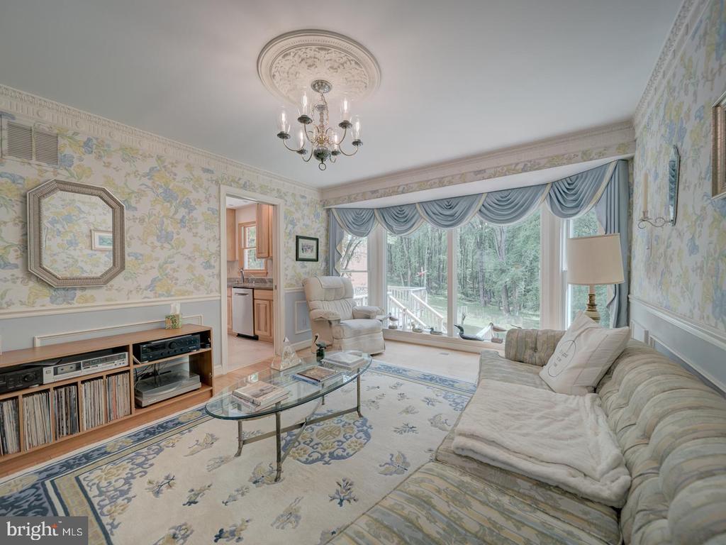 1203 Forestville Dr