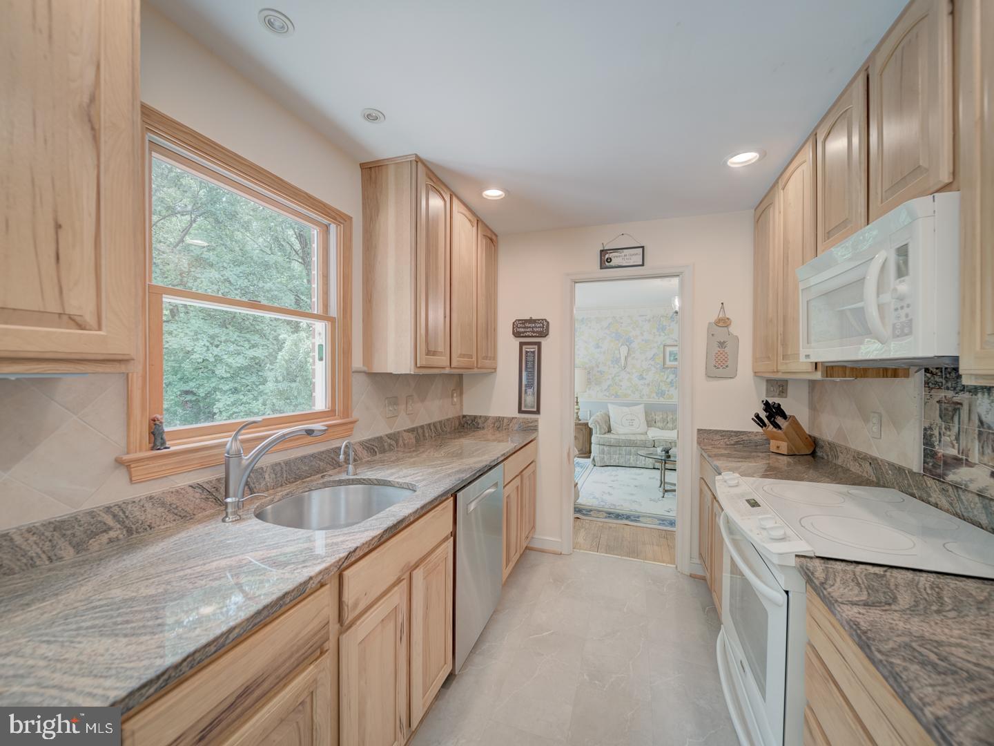 1203 Forestville Dr
