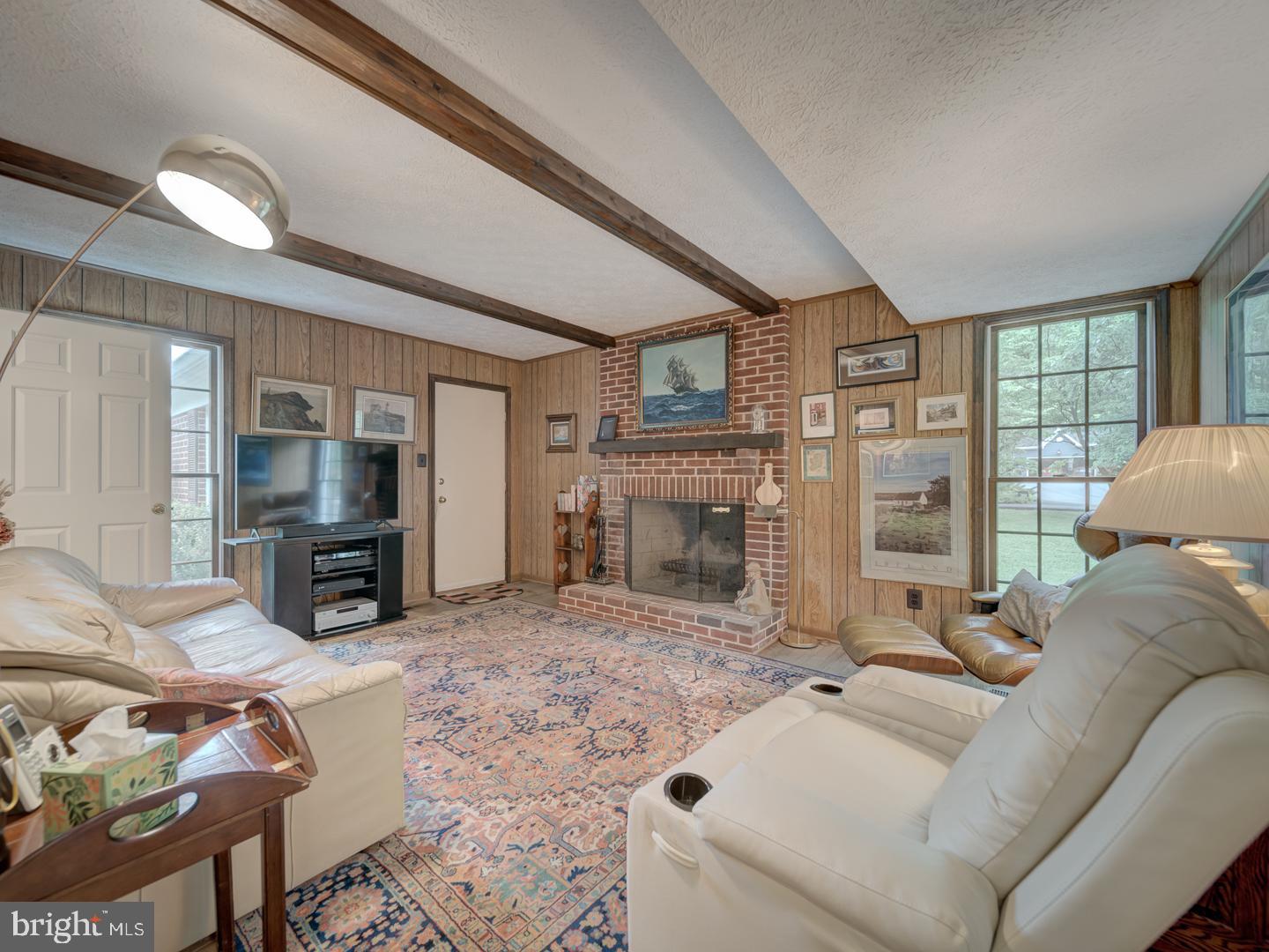 1203 Forestville Dr