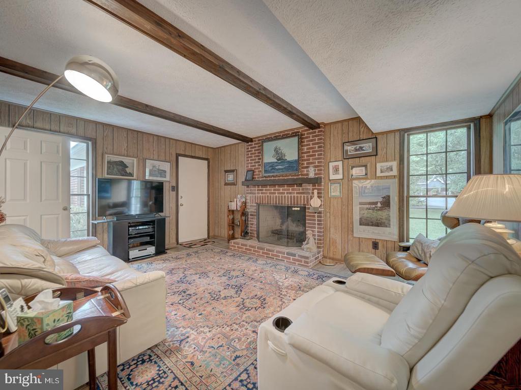 1203 Forestville Dr