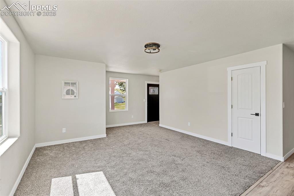 219 W Bennett Avenue