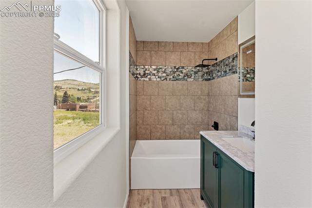 219 W Bennett Avenue