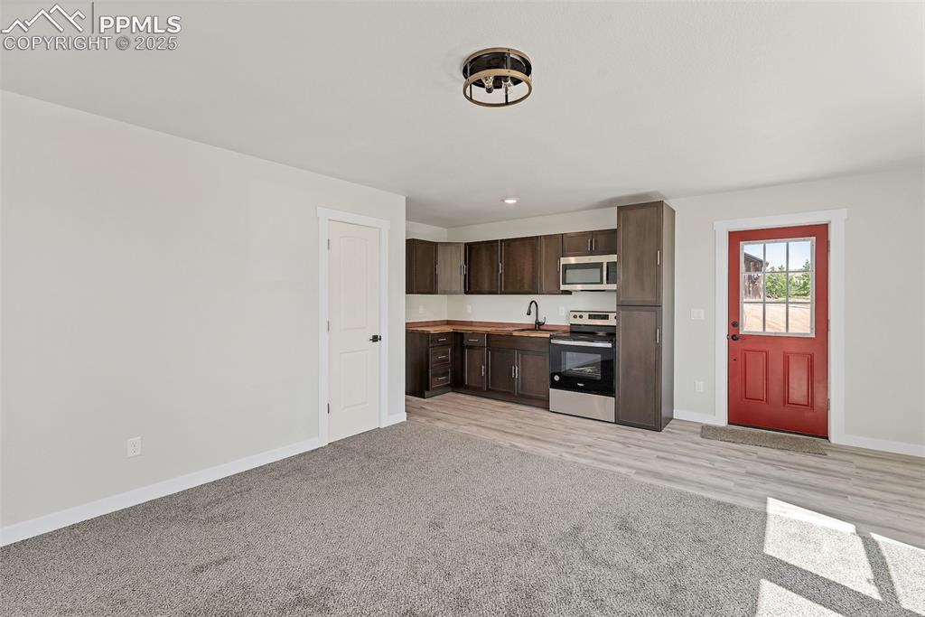 219 W Bennett Avenue