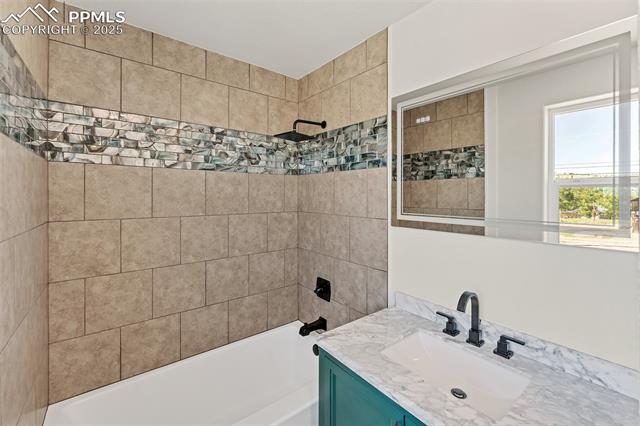 219 W Bennett Avenue