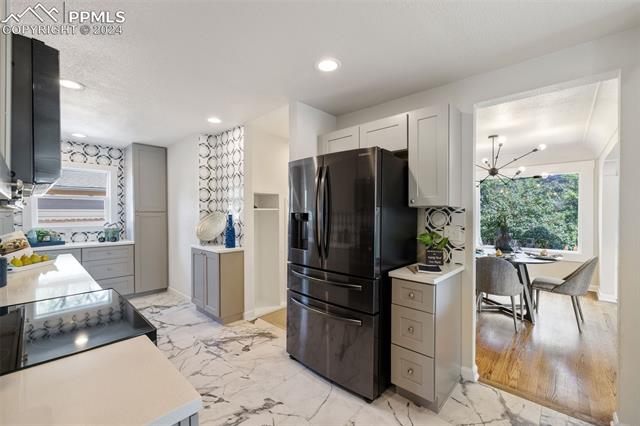 1212 E Monument Street