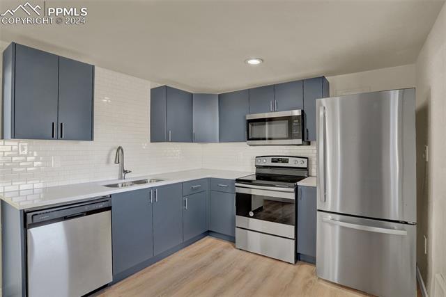 901 W Cucharras Street