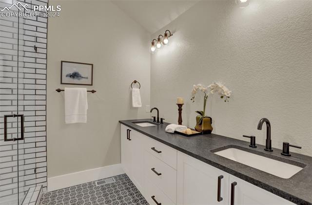 901 W Cucharras Street